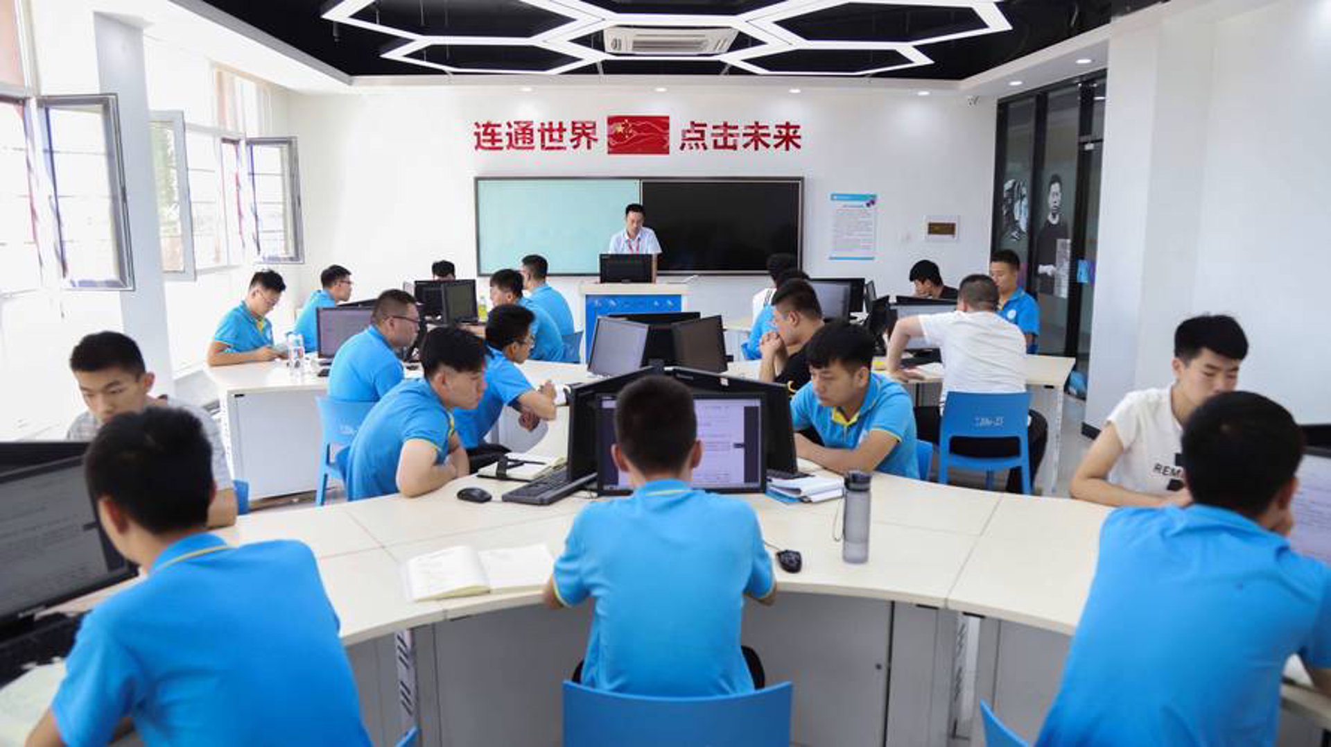 排崆网络科技
